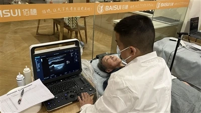 Cuidar a los mayores con amor: Zoncare apoya la realización de ecografías gra...